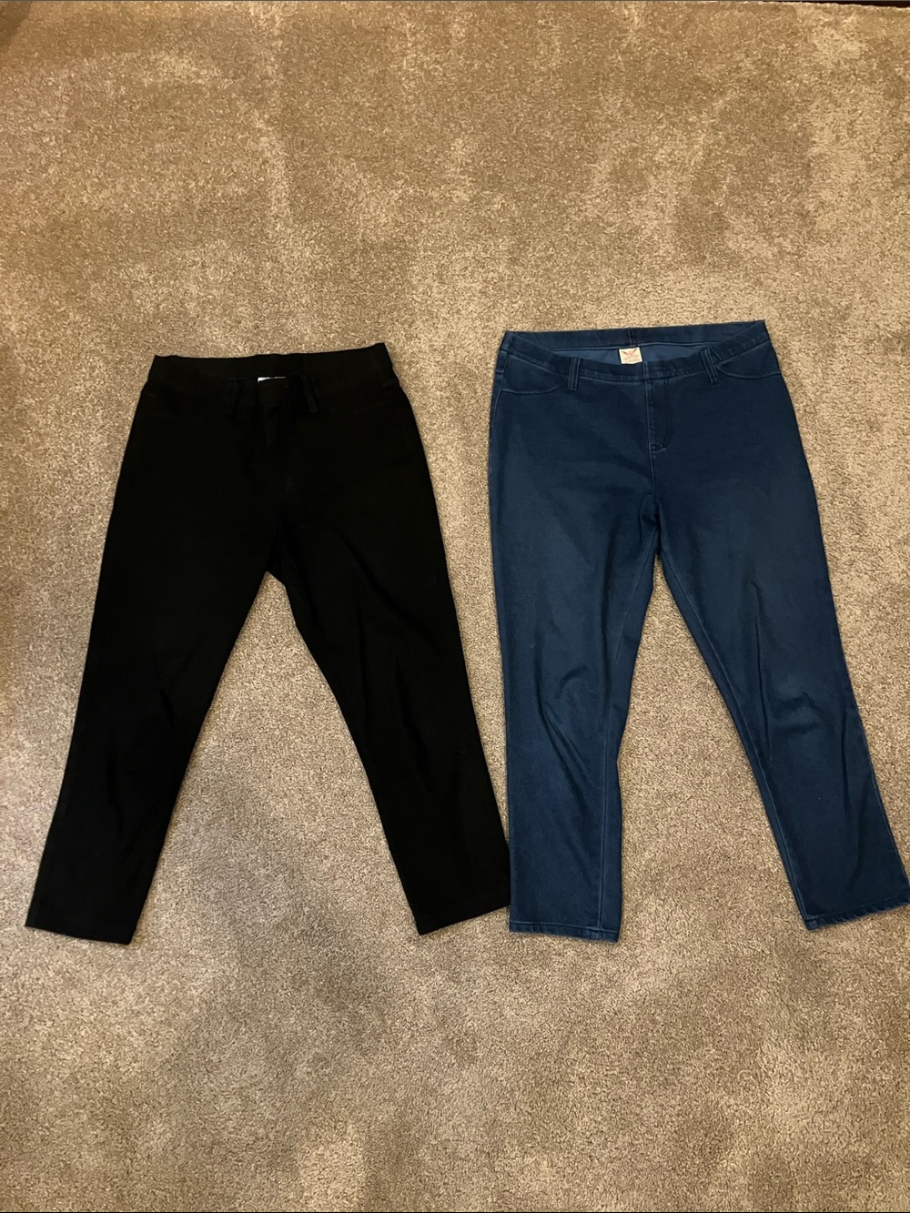Faded Glory/Serra pull on Capri lot in Black and Navy